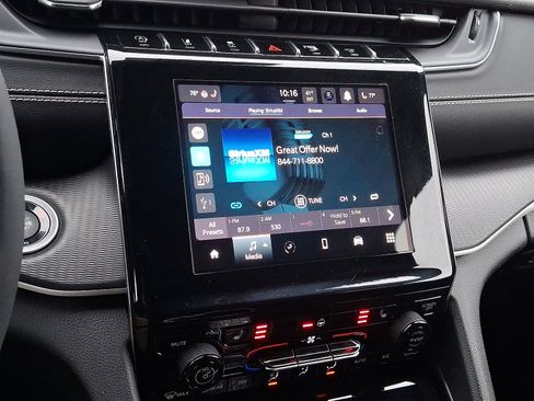 Used 2023 Jeep Grand Cherokee Altitude image 18