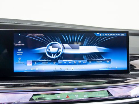 New 2026 BMW i7 xDrive60 w/ Executive Package image 27