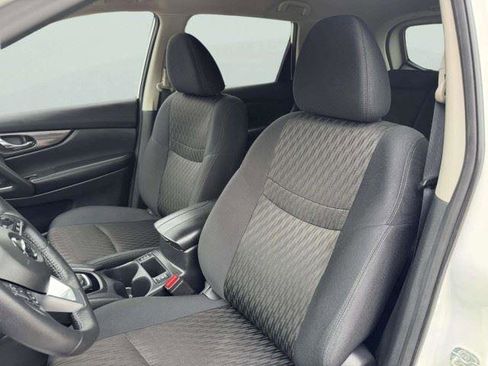 Used 2019 Nissan Rogue SV FWD image 22