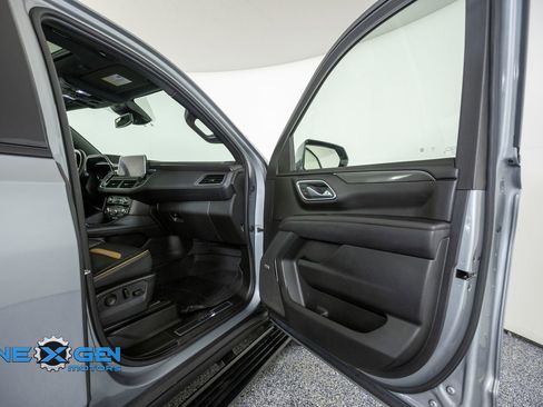 Used 2024 GMC Yukon XL AT4 w/ AT4 Premium Plus Package AWD/4WD image 40