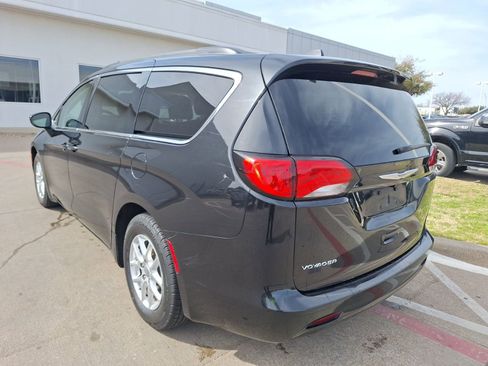 Used 2020 Chrysler Voyager Lxi image 4