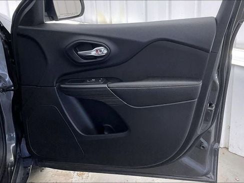 Used 2015 Jeep Cherokee Latitude w/ Cold Weather Group image 21