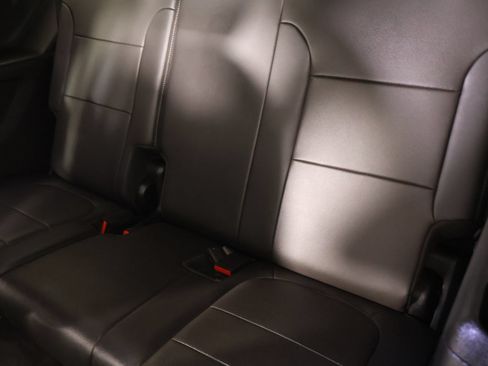 Used 2023 Chevrolet Traverse Premier FWD image 13