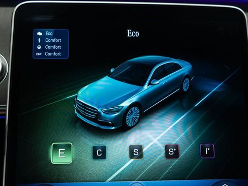 Used 2022 Mercedes-Benz S 500 4MATIC w/ AMG Line Package image 28