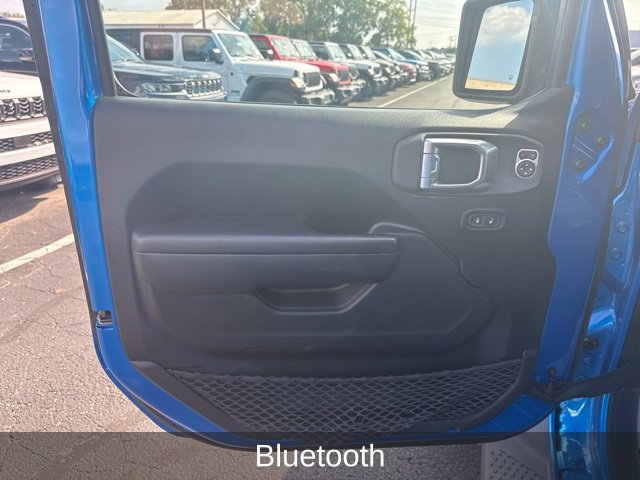 Certified 2023 Jeep Gladiator Sport AWD/4WD image 10