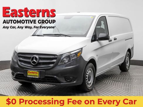 Used 2022 Mercedes-Benz Metris image 1