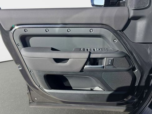 New 2026 Land Rover Defender 130 X-Dynamic SE image 28