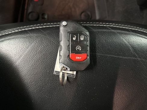 Used 2018 Jeep Wrangler Unlimited Sahara AWD/4WD image 38