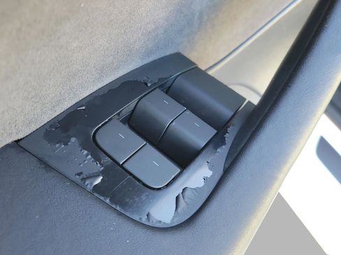 Used 2023 Tesla Model 3 Standard Range image 11