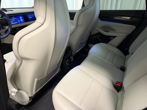 Certified 2025 Porsche Macan Turbo Electric AWD/4WD image 23