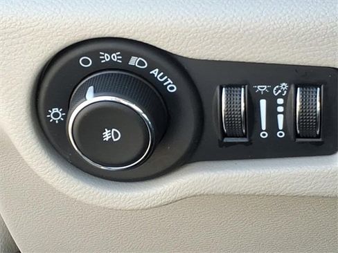 Used 2024 Chrysler Pacifica Touring-L image 21