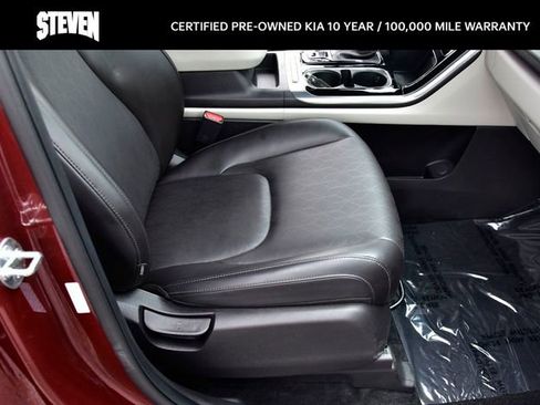 Used 2024 Kia Carnival EX FWD image 11