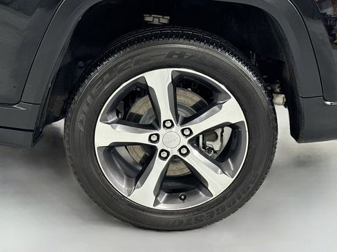 Used 2023 Jeep Grand Cherokee 4WD 4xe w/ Luxury Tech Group II image 11