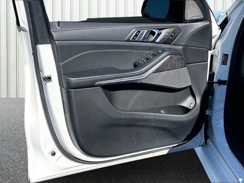 Used 2022 BMW X5 xDrive45e w/ M Sport Package image 17