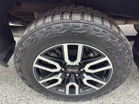 Used 2023 GMC Sierra 1500 AT4 w/ Technology Package image 15