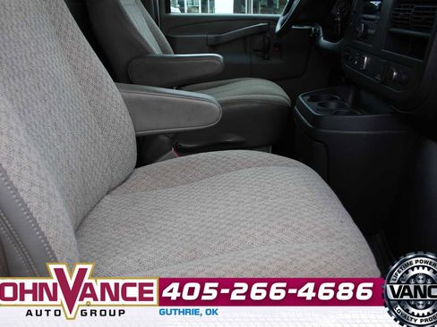 Used 2017 GMC Savana 2500 image 16
