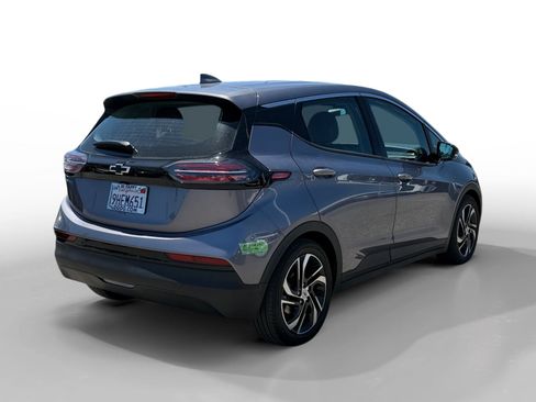 Used 2023 Chevrolet Bolt LT w/ Infotainment Package FWD image 5