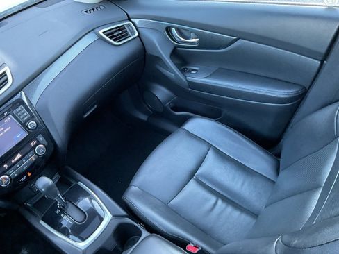 Used 2016 Nissan Rogue SL w/ SL Premium Package image 19