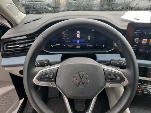 Certified 2025 Volkswagen Jetta SE image 27