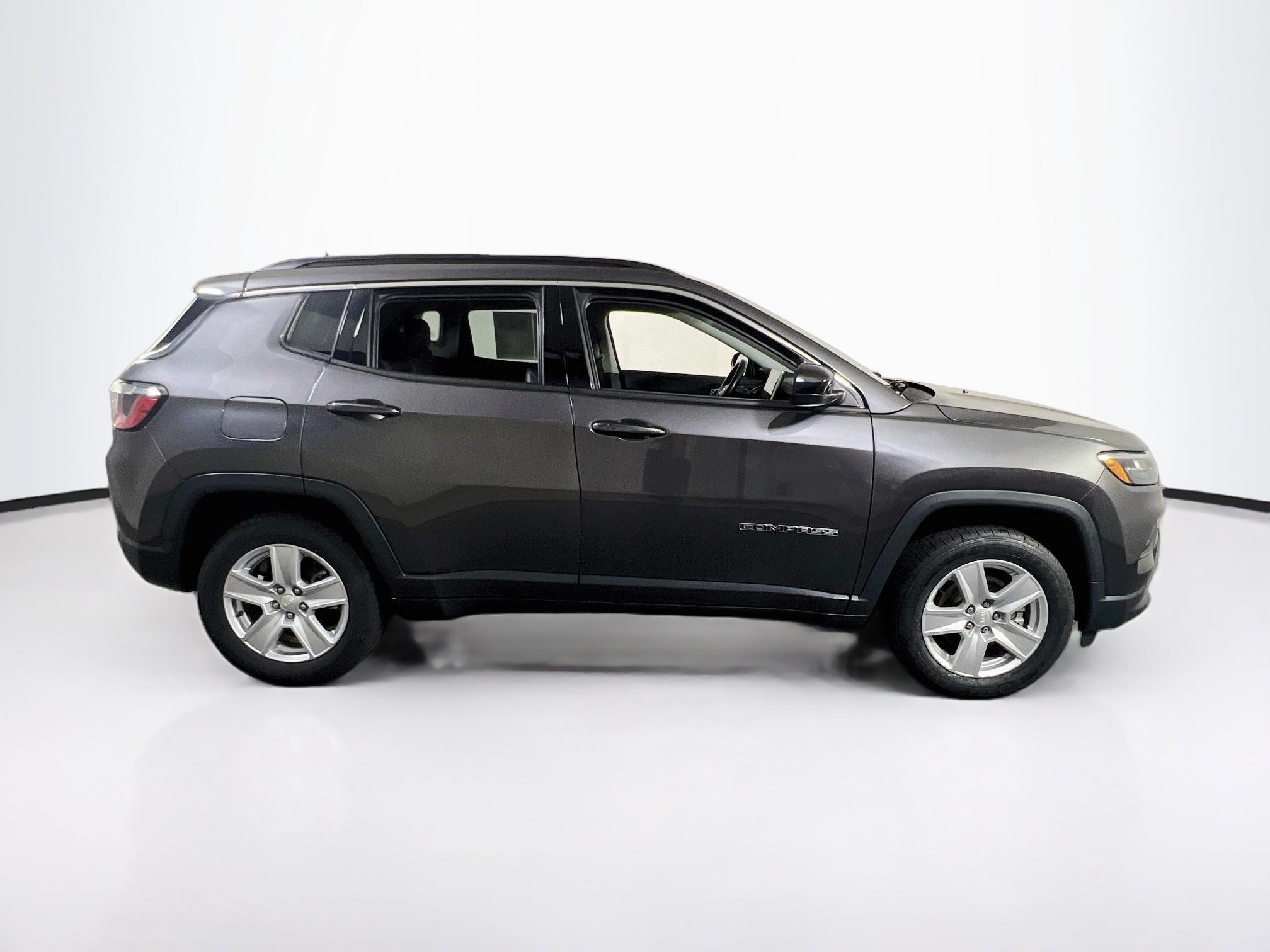 Used 2022 Jeep Compass Latitude w/ Convenience Group AWD/4WD image 4