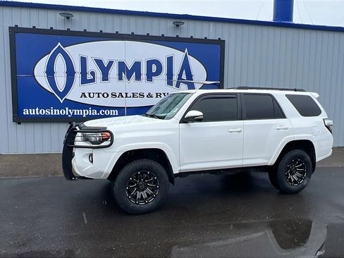 Used 2018 Toyota 4Runner SR5 Premium AWD/4WD image 1
