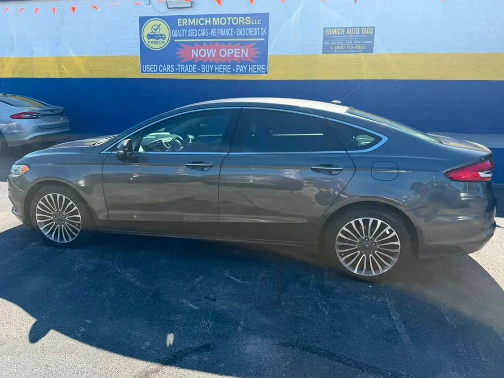 Used 2018 Ford Fusion SE w/ Fusion SE Technology Package FWD image 9
