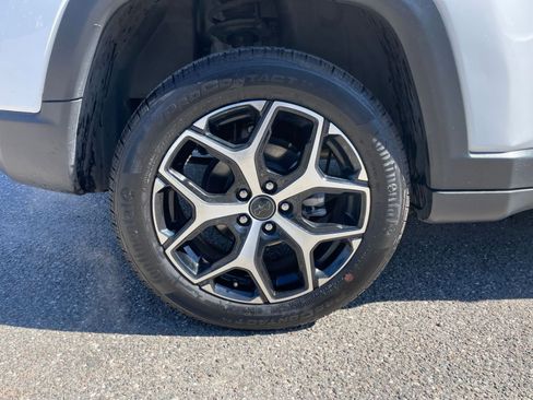 Used 2025 Jeep Compass Limited image 30