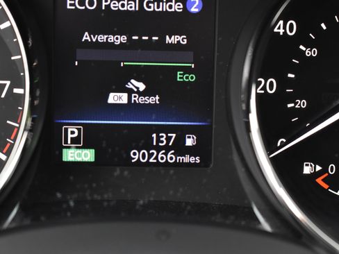 Used 2018 Nissan Rogue SV image 31