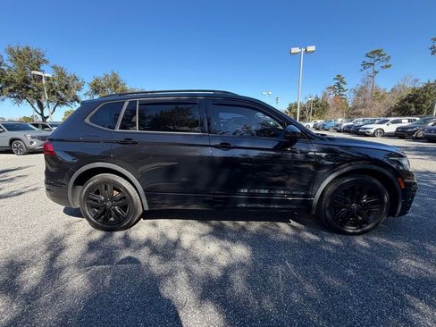 Used 2022 Volkswagen Tiguan SE R-Line image 18