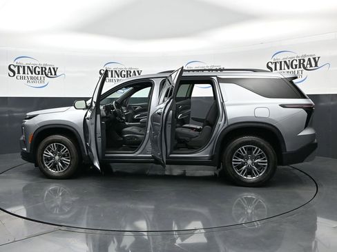 Used 2026 Chevrolet Traverse LT FWD image 37