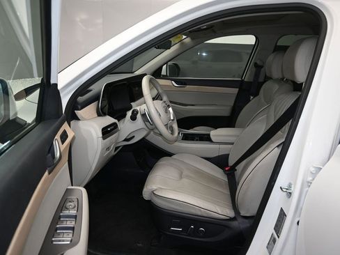 Used 2024 Hyundai Palisade Limited FWD image 11