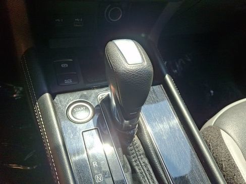 Used 2023 Nissan Kicks SR w/ SR Premium Package FWD image 15