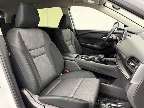 Used 2024 Nissan Rogue SV image 31