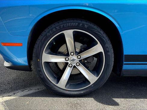 Used 2019 Dodge Challenger SXT image 6