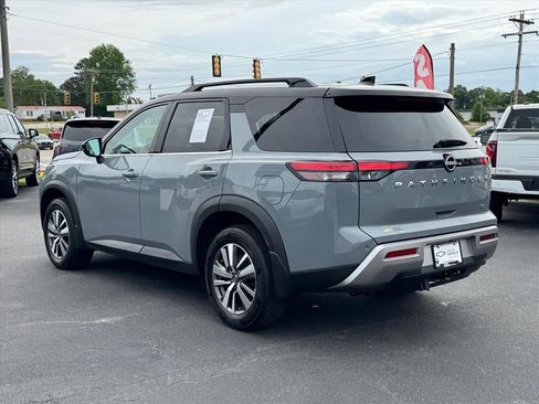Used 2024 Nissan Pathfinder SL FWD image 5