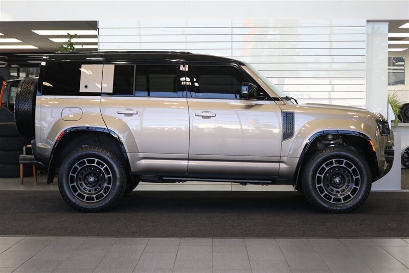 Used 2025 Land Rover Defender 110 AWD/4WD image 5