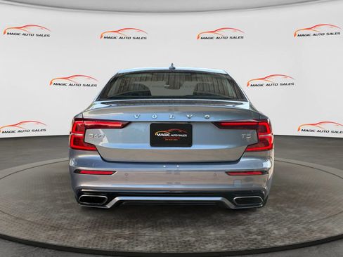 Used 2021 Volvo S60 T5 Momentum w/ Premium Package FWD image 9