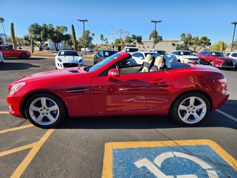 Used 2015 Mercedes-Benz SLK 250 w/ Premium Package image 25