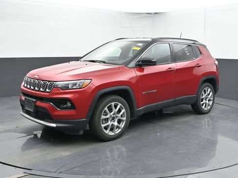 Used 2025 Jeep Compass Limited AWD/4WD image 8