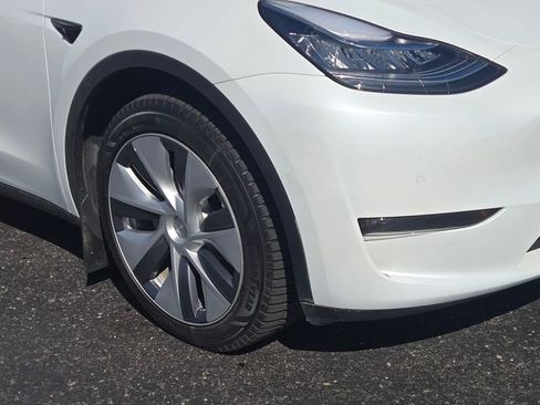 Used 2022 Tesla Model Y Long Range image 3