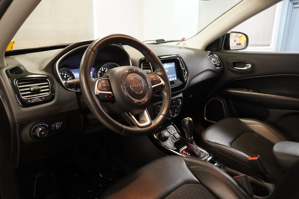 Used 2018 Jeep Compass Latitude w/ Popular Equipment Group AWD/4WD image 6