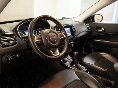 Used 2018 Jeep Compass Latitude w/ Popular Equipment Group AWD/4WD image 6