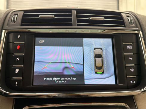 Used 2017 Lincoln Continental Reserve w/ Luxury Package FWD image 23