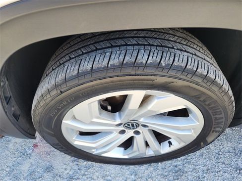 Used 2022 Volkswagen Atlas SE image 3