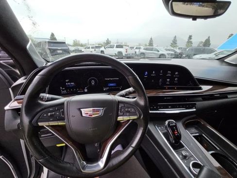 Used 2021 Cadillac Escalade Premium Luxury Platinum RWD image 9