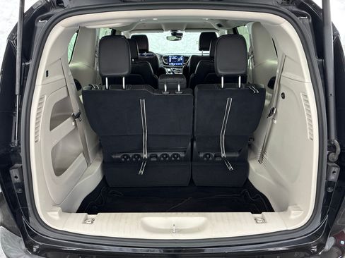 Certified 2024 Chrysler Pacifica Touring-L AWD/4WD image 10