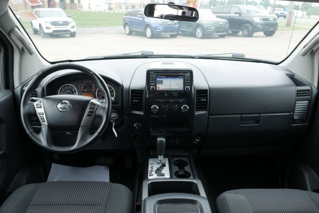 Used 2015 Nissan Titan SV w/ SV Value Truck Package AWD/4WD image 5