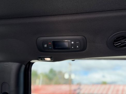 New 2026 Chrysler Pacifica Select image 10