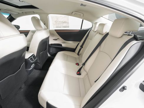 New 2025 Lexus ES 350 w/ Premium Package image 11