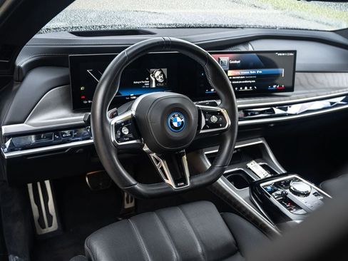 Used 2023 BMW i7 xDrive60 AWD/4WD image 23